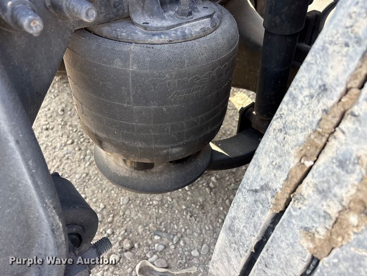 image for item YA2539 2018 Freightliner Cascadia semi truck