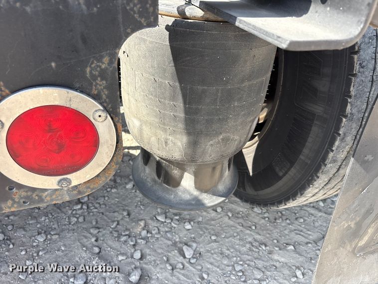 image for item YA2539 2018 Freightliner Cascadia semi truck