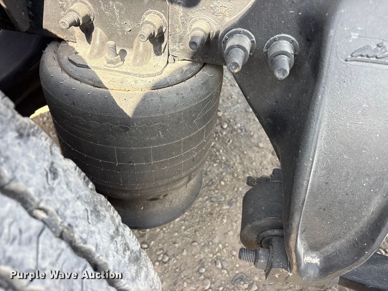 image for item YA2539 2018 Freightliner Cascadia semi truck