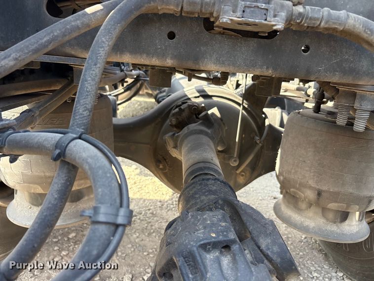 image for item YA2539 2018 Freightliner Cascadia semi truck