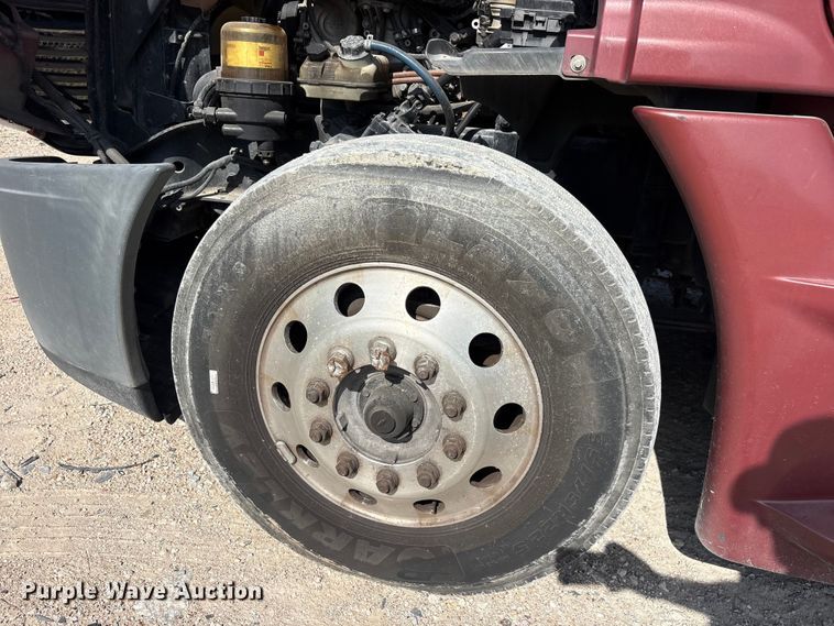 image for item YA2539 2018 Freightliner Cascadia semi truck