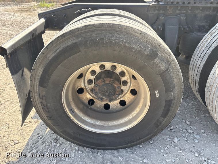 image for item YA2539 2018 Freightliner Cascadia semi truck