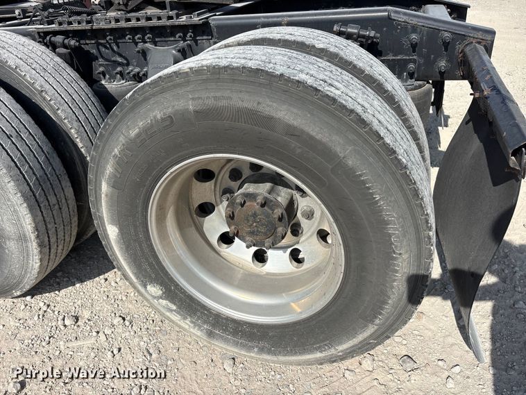 image for item YA2539 2018 Freightliner Cascadia semi truck
