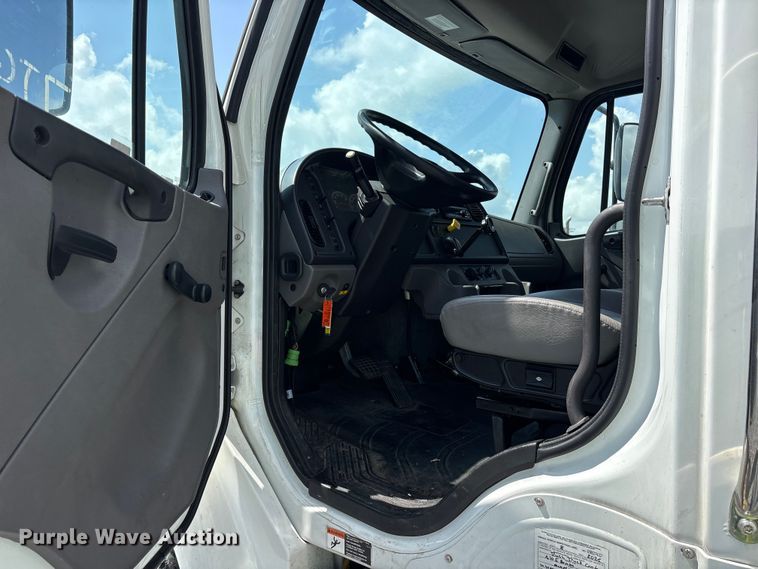 image for item YA2732 2021 Freightliner Business Class M2 box truck