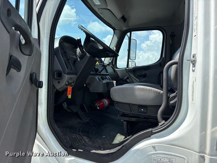 image for item YA2732 2021 Freightliner Business Class M2 box truck