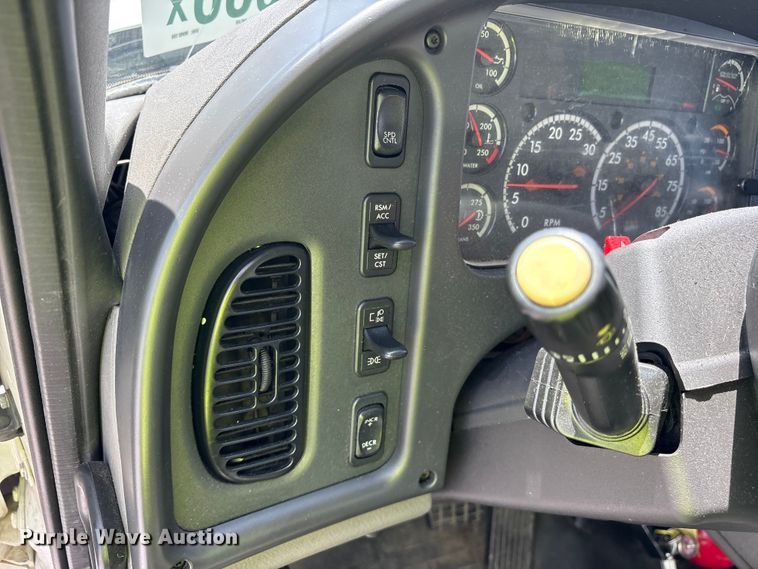 image for item YA2732 2021 Freightliner Business Class M2 box truck