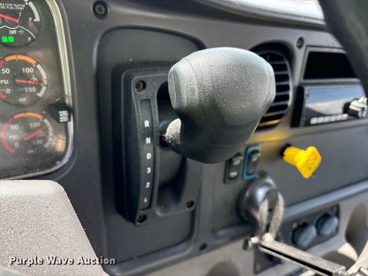 image for item YA2732 2021 Freightliner Business Class M2 box truck