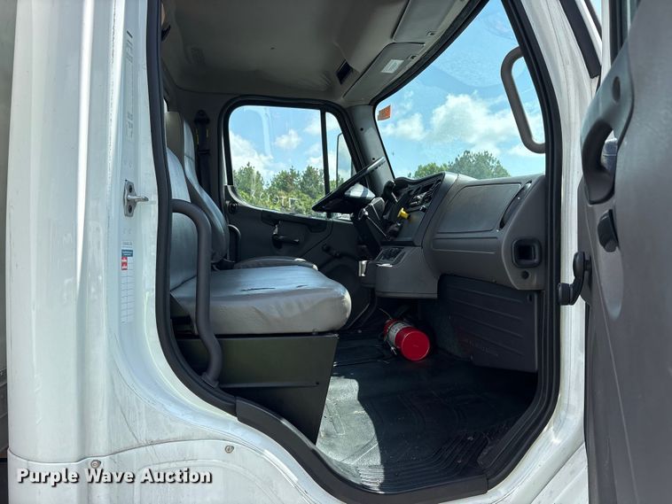 image for item YA2732 2021 Freightliner Business Class M2 box truck
