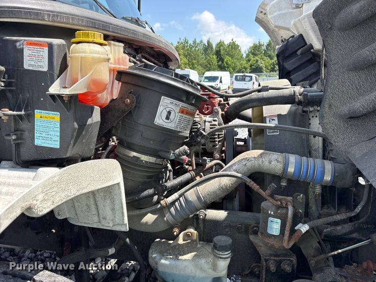 image for item YA2732 2021 Freightliner Business Class M2 box truck