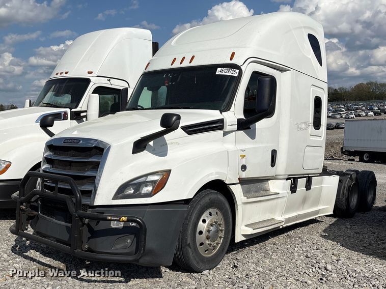 image for item YA2848 2020 Freightliner Cascadia semi truck