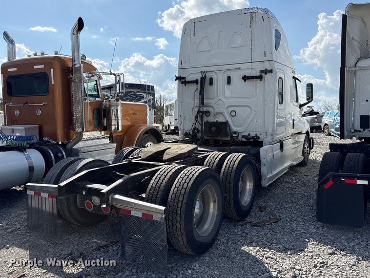 image for item YA2848 2020 Freightliner Cascadia semi truck