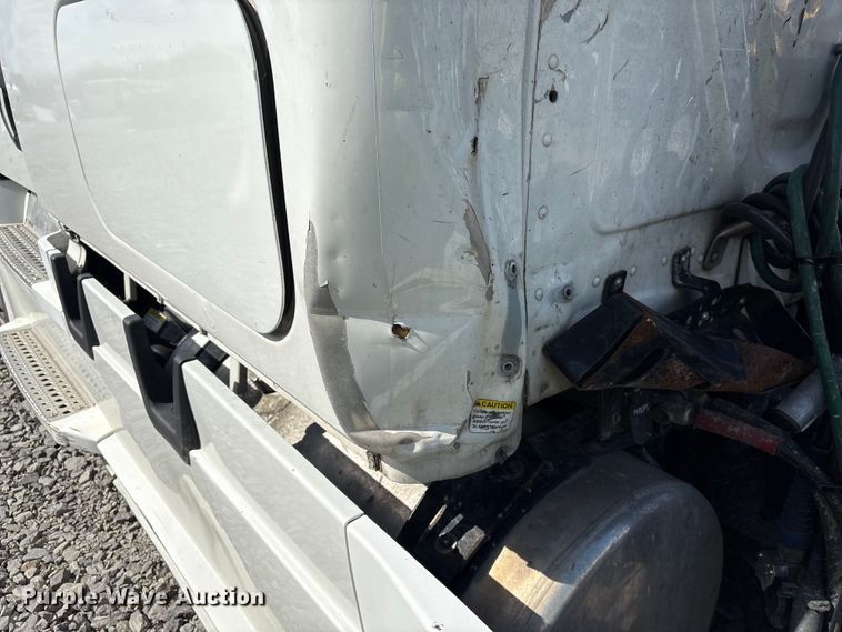 image for item YA2848 2020 Freightliner Cascadia semi truck