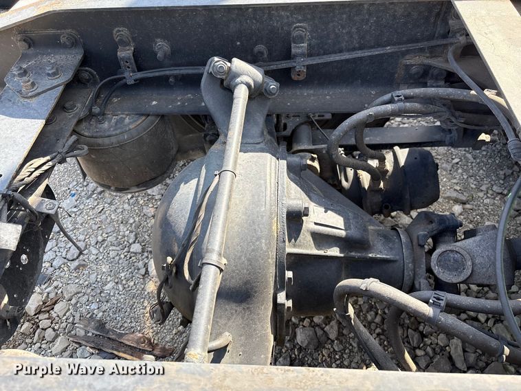 image for item YA2848 2020 Freightliner Cascadia semi truck