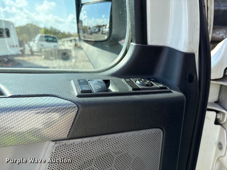 image for item YA2848 2020 Freightliner Cascadia semi truck