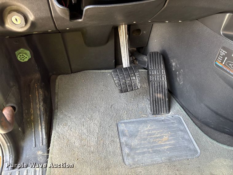 image for item YA2848 2020 Freightliner Cascadia semi truck