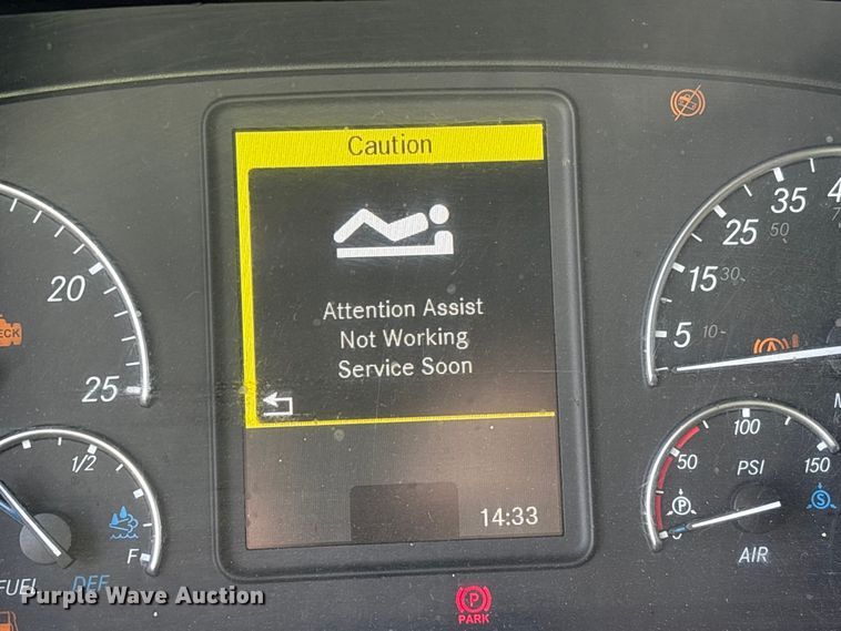 image for item YA2848 2020 Freightliner Cascadia semi truck