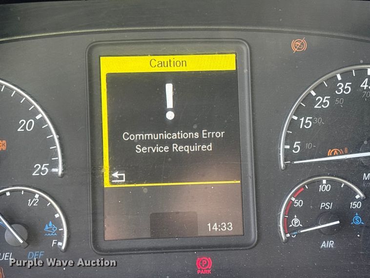 image for item YA2848 2020 Freightliner Cascadia semi truck