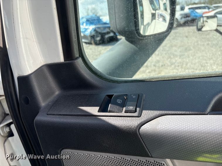 image for item YA2848 2020 Freightliner Cascadia semi truck