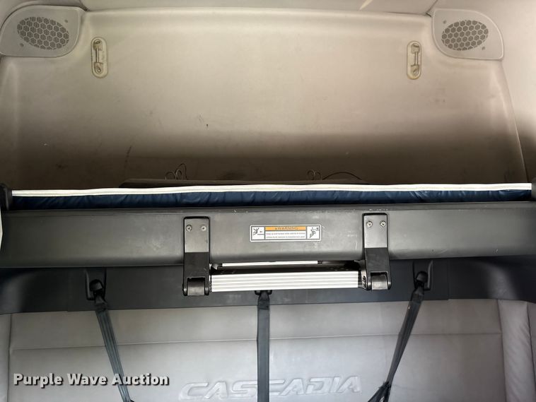 image for item YA2848 2020 Freightliner Cascadia semi truck