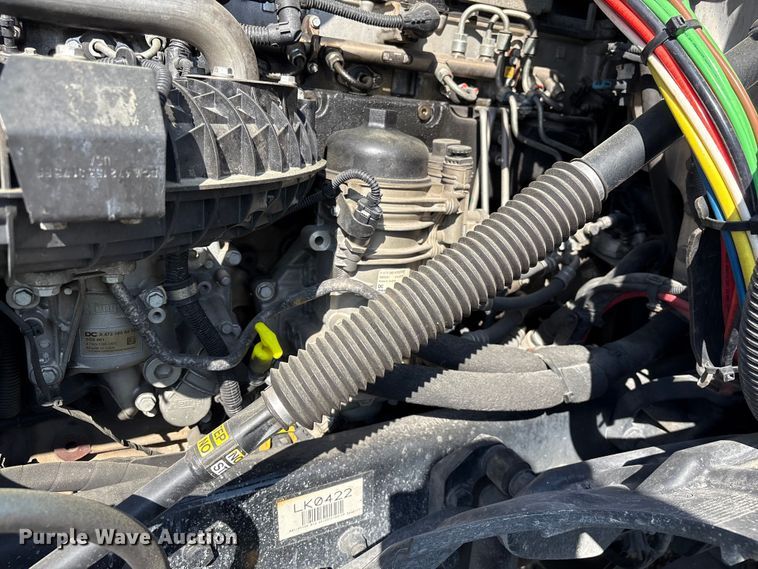image for item YA2848 2020 Freightliner Cascadia semi truck