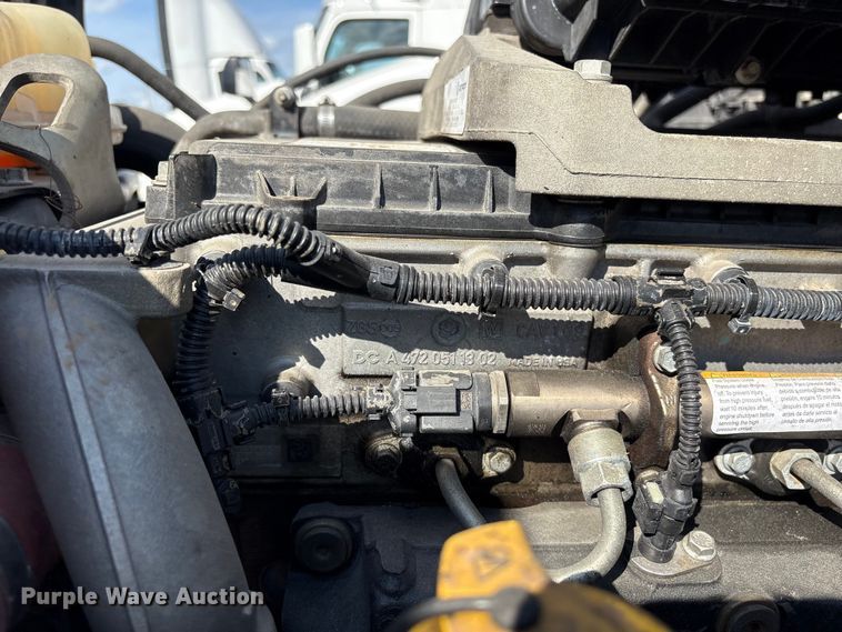 image for item YA2848 2020 Freightliner Cascadia semi truck