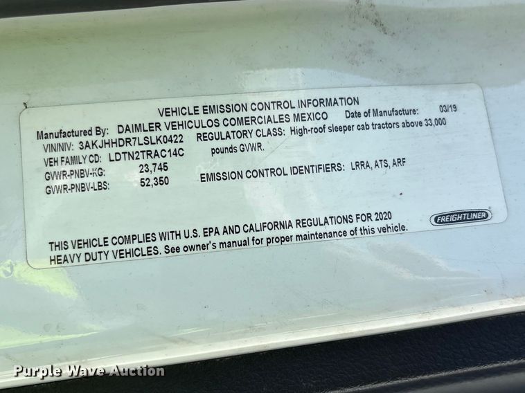 image for item YA2848 2020 Freightliner Cascadia semi truck