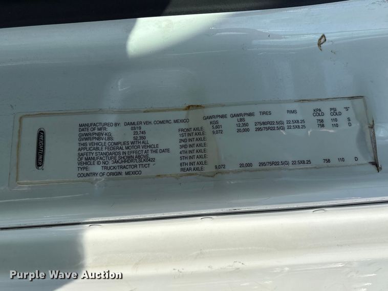image for item YA2848 2020 Freightliner Cascadia semi truck