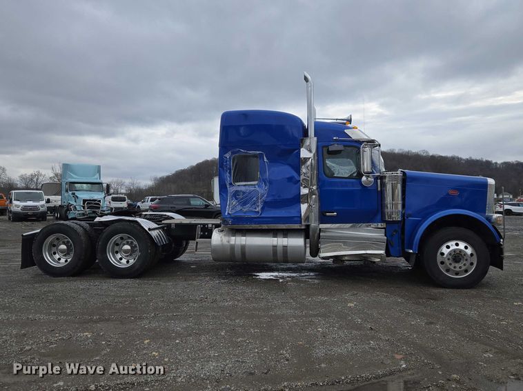image for item YA2870 2025 Peterbilt 589 semi truck