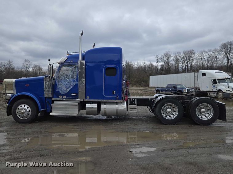 image for item YA2870 2025 Peterbilt 589 semi truck