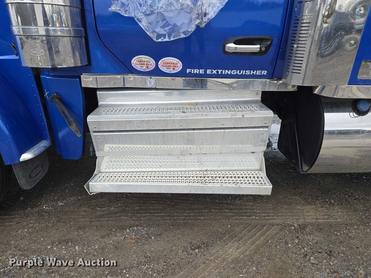 image for item YA2870 2025 Peterbilt 589 semi truck