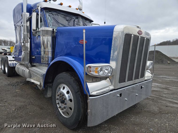 image for item YA2870 2025 Peterbilt 589 semi truck