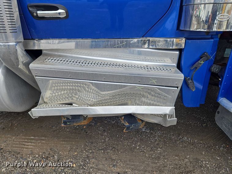 image for item YA2870 2025 Peterbilt 589 semi truck