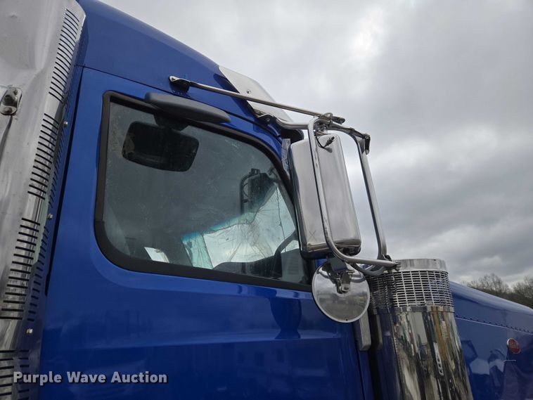 image for item YA2870 2025 Peterbilt 589 semi truck