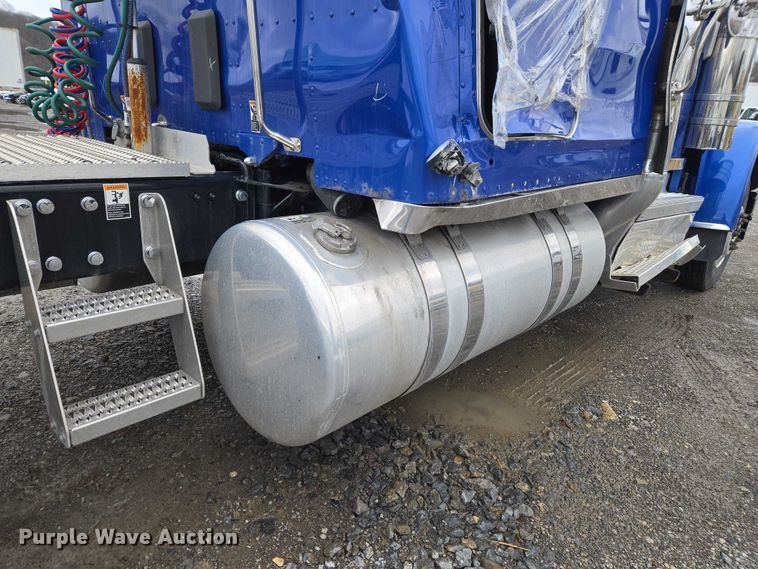 image for item YA2870 2025 Peterbilt 589 semi truck