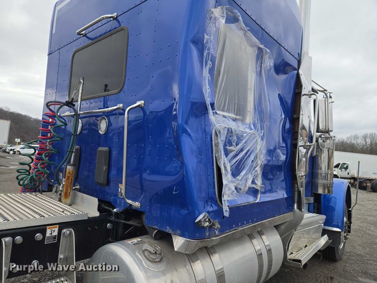 image for item YA2870 2025 Peterbilt 589 semi truck