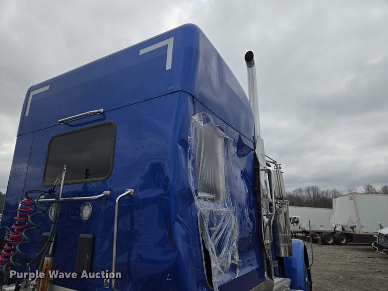image for item YA2870 2025 Peterbilt 589 semi truck