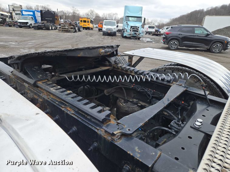 image for item YA2870 2025 Peterbilt 589 semi truck