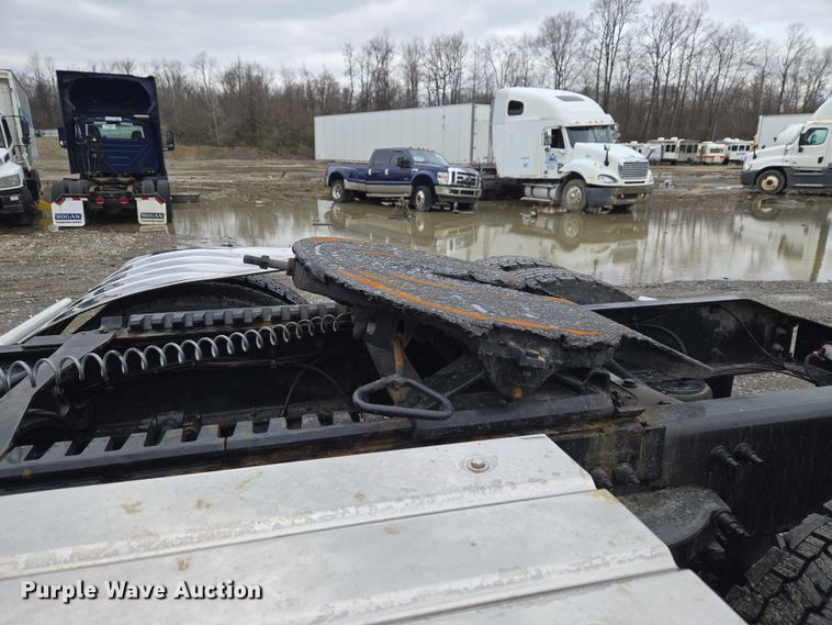 image for item YA2870 2025 Peterbilt 589 semi truck