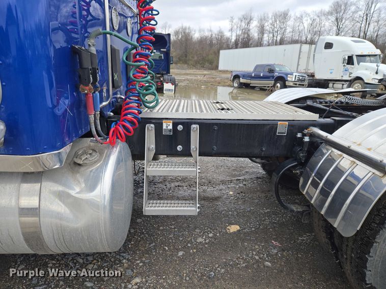 image for item YA2870 2025 Peterbilt 589 semi truck