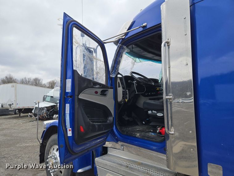 image for item YA2870 2025 Peterbilt 589 semi truck
