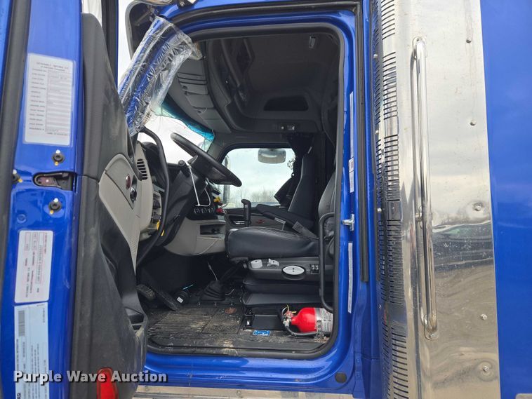 image for item YA2870 2025 Peterbilt 589 semi truck