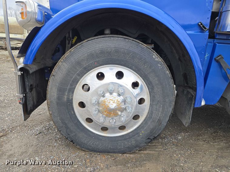 image for item YA2870 2025 Peterbilt 589 semi truck