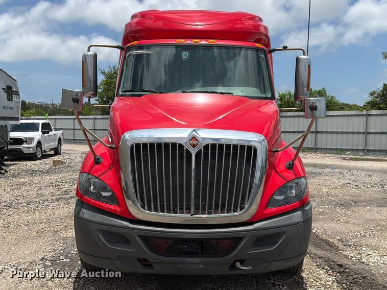 image for item YA2889 2018 International ProStar+ 122 semi truck