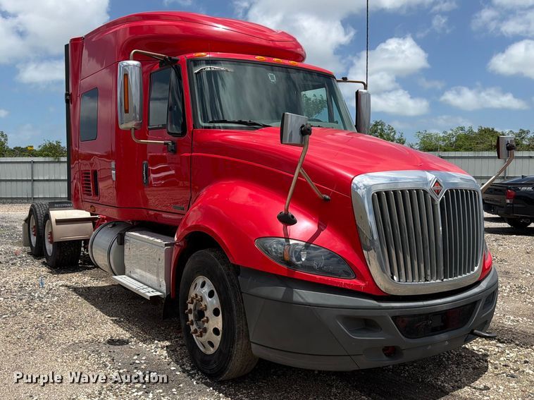 image for item YA2889 2018 International ProStar+ 122 semi truck