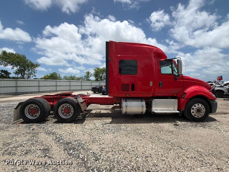 image for item YA2889 2018 International ProStar+ 122 semi truck