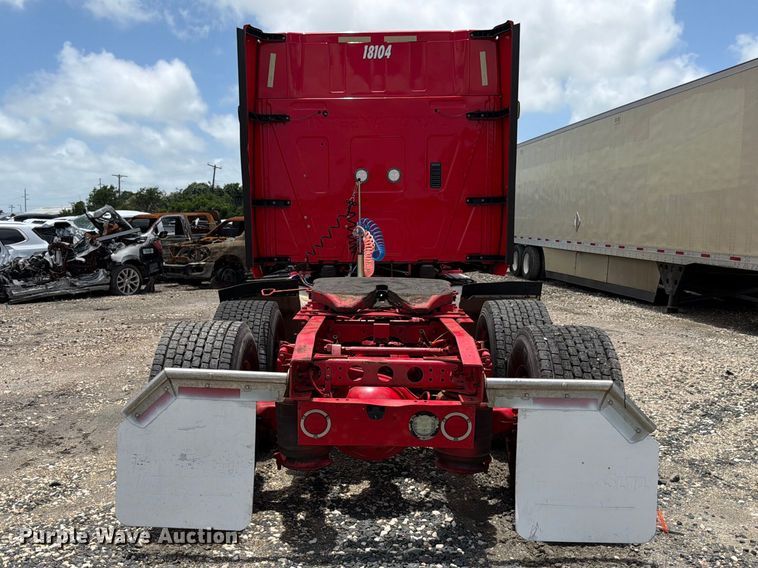 image for item YA2889 2018 International ProStar+ 122 semi truck