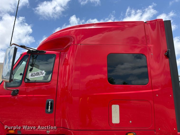 image for item YA2889 2018 International ProStar+ 122 semi truck
