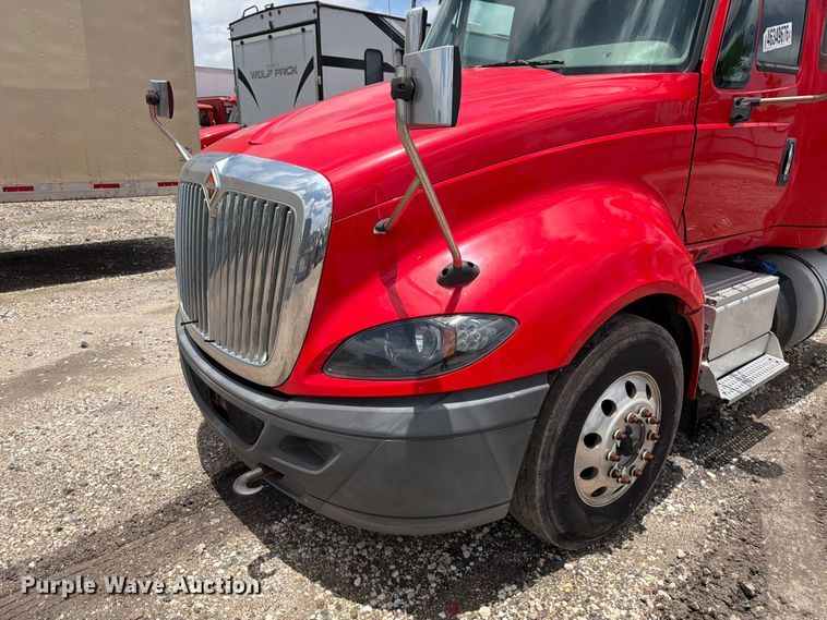 image for item YA2889 2018 International ProStar+ 122 semi truck