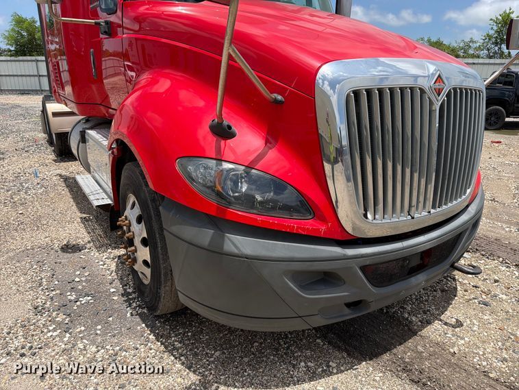 image for item YA2889 2018 International ProStar+ 122 semi truck