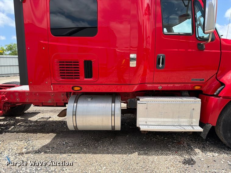 image for item YA2889 2018 International ProStar+ 122 semi truck